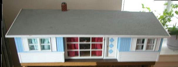 frontofdollhouse1.jpg